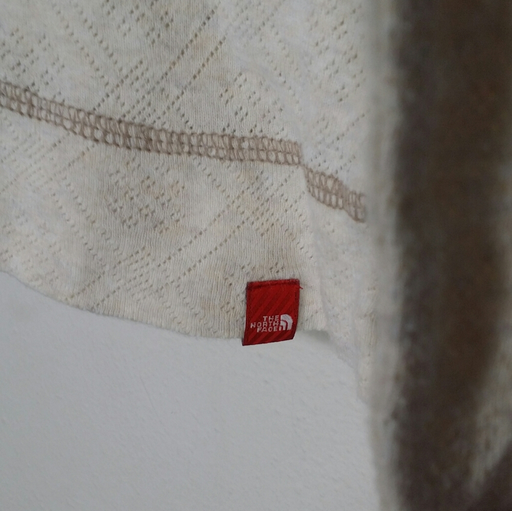 The north face long sleeve cream v-neck shirt - Picture 2 of 5